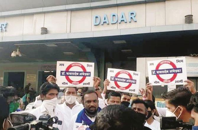 دادر اسٹیشن کو ڈاکٹر بابا صاحب  امبیڈکر سے موسوم کرنے کیلئے احتجاج 