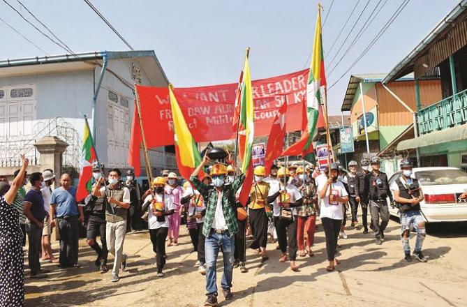 میانمار: باغی گروہوں کا  عوامی تحریک کی حمایت کا اعلان