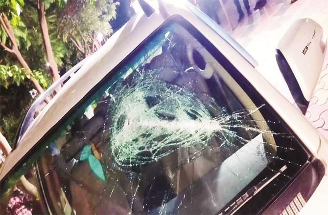 ایکناتھ کھڑسے کی بیٹی کی کار پر قاتلانہ حملہ، ملزم فرار ، علاقے میں خوف کی لہر