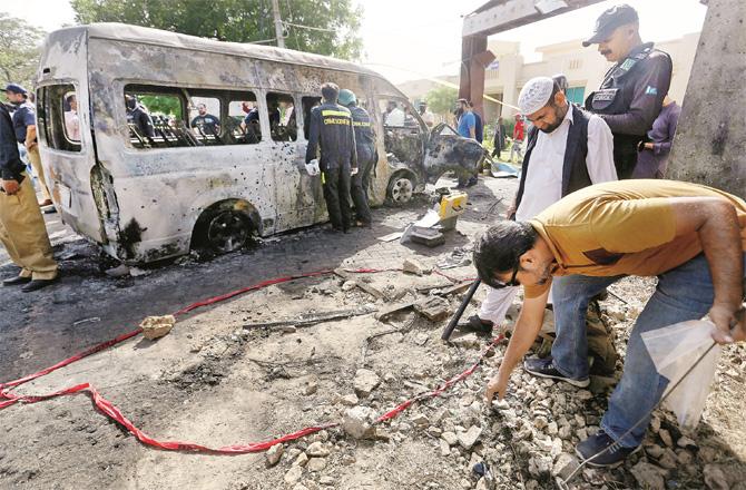 کراچی یونیورسٹی میں دھماکہ،  ۴؍ افراد ہلاک، ۳؍ چینی شامل