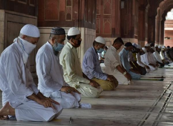  سورت : مسجد میں گھس کر بھگوا عناصر کی غنڈہ گردی ،  نماز نہیں ہونے دی