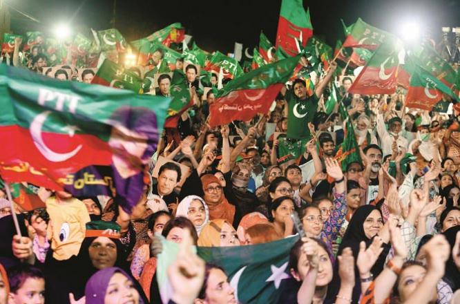 عمران خان کا پاکستان میں فوری انتخابات پر اصرار
