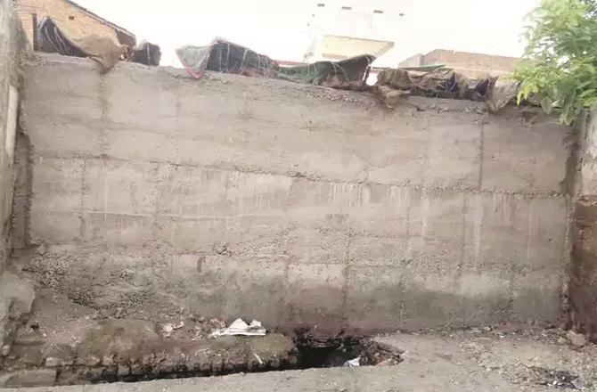 کھرگون میں  مسلم اور غیر مسلم  محلوں کے درمیان انتظامیہ نے  دیوار کھڑی کردی  