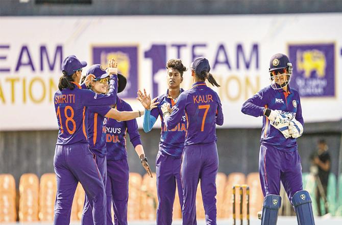 خواتین  ٹیم انڈیا نے سیریز میں سری لنکا پر  ناقابل شکست برتری حاصل کرلی 