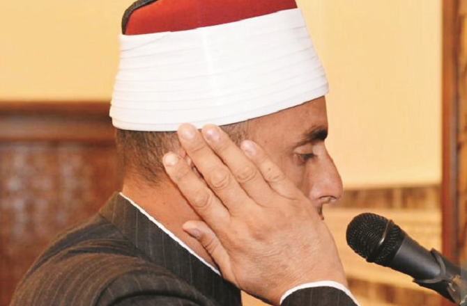 فتاوے: اذان میں غلطی کرنا، ایک اذان سے دو جمعہ، متعینہ رقم پہ گاڑی دینا، موزوں پہ مسح 