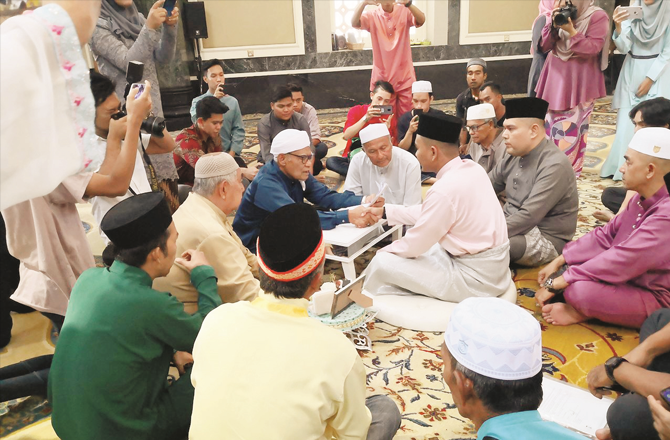 فتاوے: مہرفاطمی کی ادائیگی، صدقات کی اقسام، ایام ِ اضحیہ کے بعد کوئی قربانی نہیں