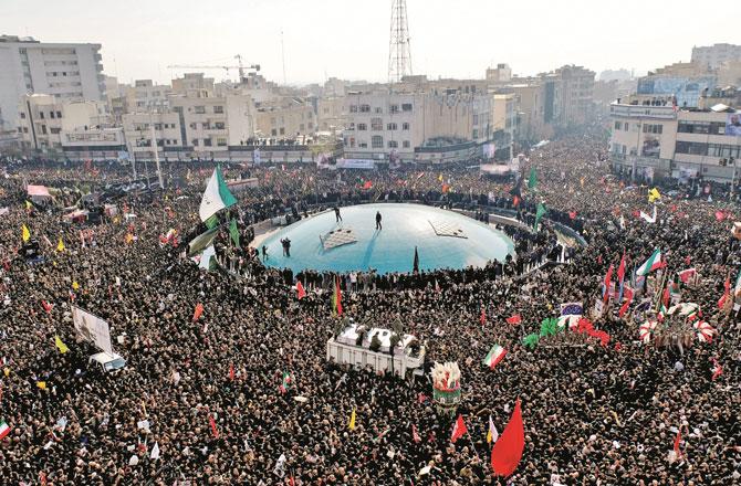  تہران : شہیدوں کے جلوس جنازہ میں لاکھوں سوگواروں کی شمولیت