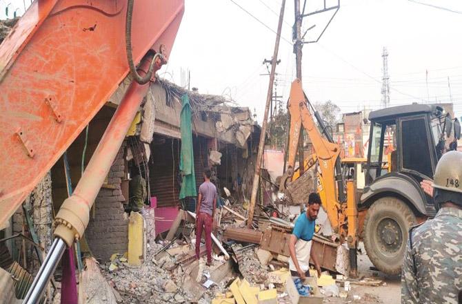 کھرگون  سے ہزاروں مسلمانوں کی نقل مکانی ، کئی مسجدوں میں پناہ گزیں 