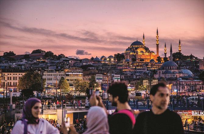 خاندانِ ہرقل  کاعقیدہ تھا کہ جب تک  آپؐ کا خط اُنکےپاس ہے ، سلطنت باقی رہے گی