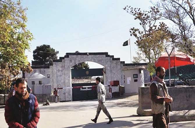 کابل میں پاکستانی سفارت خانے پر حملہ،سفیر محفوظ ،گارڈ زخمی