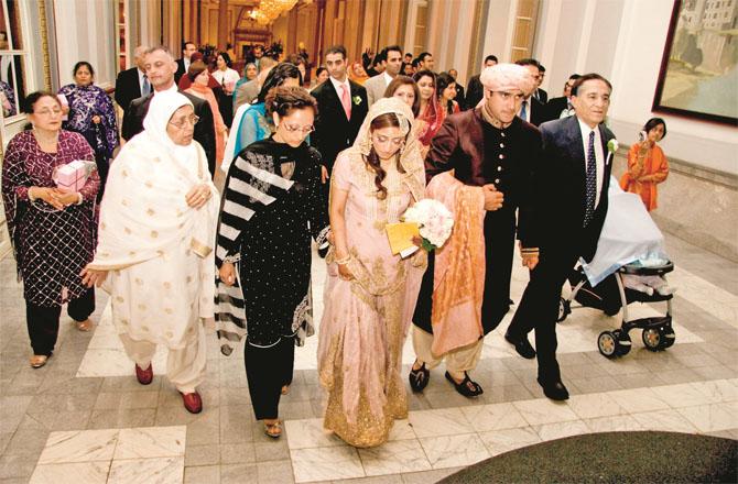 نئے شادی شدہ جوڑوں کی زندگی سہل بنانے میں  اہل خانہ کا کردار