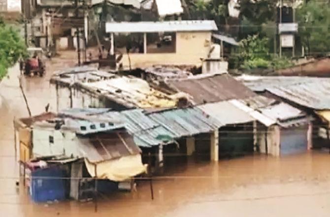 گڈ چرولی: پرل کوٹا ندی میں سیلاب، ڈھائی ہزار افراد محفوظ مقامات پر منتقل،۲۰؍ جولائی تک اسکول بند