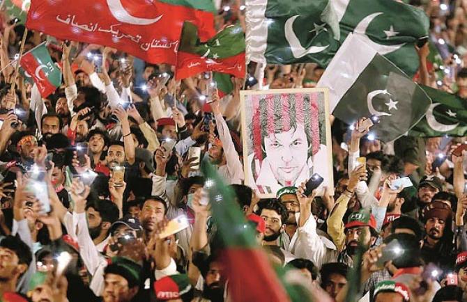 کیا عمران خان کے دوبارہ وزیراعظم بننے کا راستہ صاف ہوتا جا رہا ہے ؟