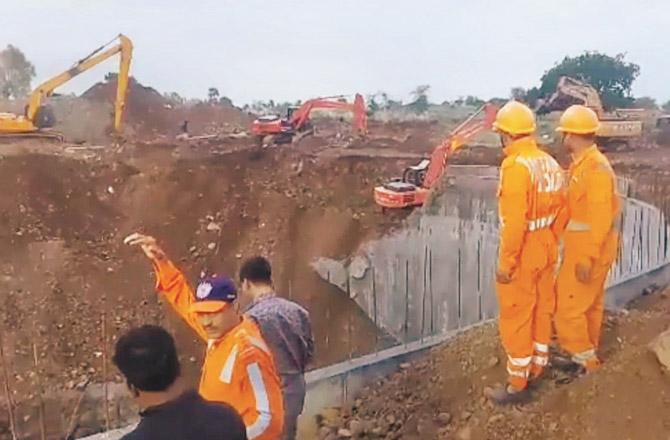 اندا پور میں کنویں کی کھدائی کے دوران ، ۴؍ مزدور مٹی تلے دب گئے 