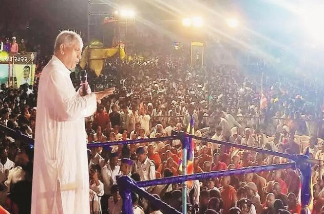 پولیس کےمنع کرنے پر بھی ٹیپو سلطان کی تصویر پر پھولوں کاہار