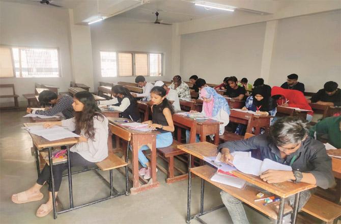  جونیئر کالج کے ٹیچروں کا بورڈ کے پرچے جانچنے کا بائیکاٹ