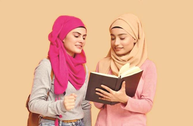 آپ اپنی سہیلی کو تحفے میں کون سی  کتابیں دینا چاہیں گی اور کیوں؟
