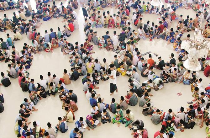  اجتماعی طور پر تلاوت ِ کلام مجید سے فہم قرآن میں بڑی آسانی پیدا ہوجاتی ہے