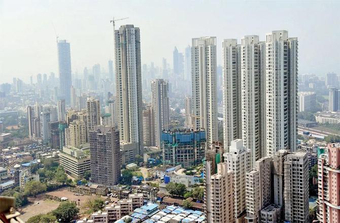 اَپ گریڈ: ممبئی کی ۲؍منزلہ عمارتیں اب فلک بوس ٹاوروں میں تبدیل ہوتی جارہی ہیں 
