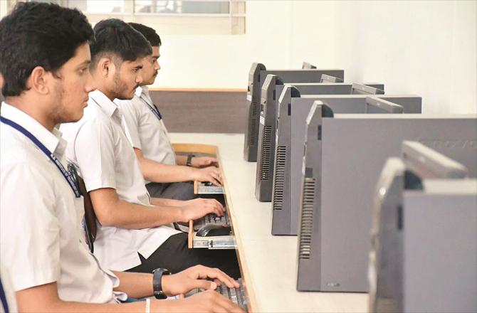 دسویں جماعت کے بعد اب طلبہ اپنے بہتر کریئر کے لئے آگے کیسے بڑھیں؟