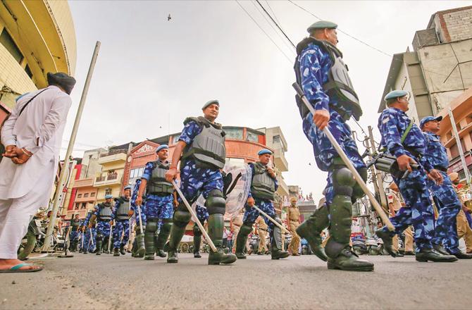 امرتپال پولیس کی گرفت سے باہر،گھیرا تنگ، حامی گرفتار،اسلحہ ضبط، نئے مقدمے درج