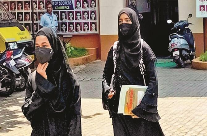 چند منٹ تاخیر پر امتحان گاہ میں مسلم طالبہ کے ساتھ بدتمیزی