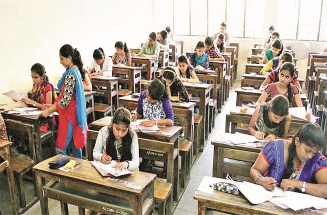 غلط ٹائم ٹیبل کے سبب کئی طلبہ کا ہندی کا پرچہ چھوٹ گیا