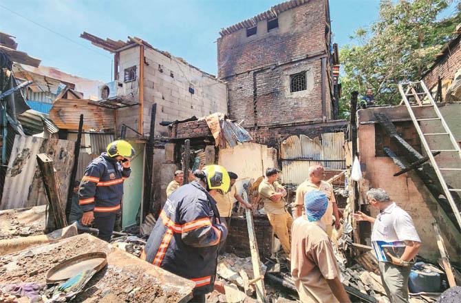 باندرہ:نرگس دت نگر میں بھیانک آتشزدگی،۴۵؍جھوپڑے خاکستر 