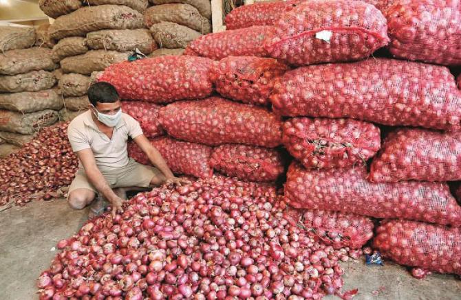  شولاپور بازار سمیتی میں اچانک پیاز کے داموں میں گراوٹ  