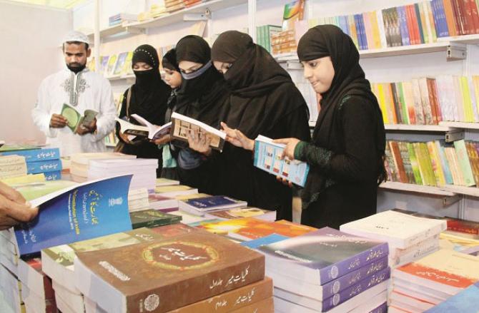 میرؔ کا مقام شاعری ہی نہیں،زبان کے ارتقاء کی تاریخ میں بھی بہت اہم ہے