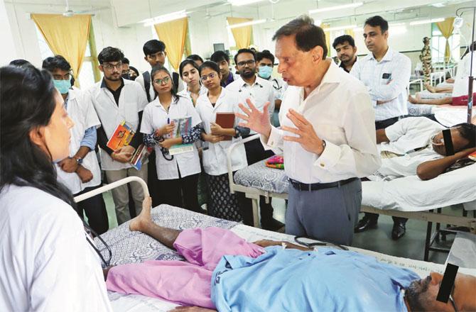 ایک اچھا معالج وہ ہے جو مریض کو سمجھتا ہےاور ان کیساتھ ہم آہنگی پیدا کرتا ہے