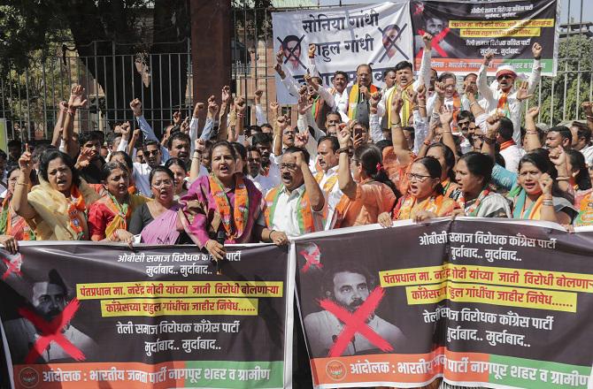 مودی او بی سی نہیں ہیں: راہل گاندھی کے اس بیان پر لاتور میں بی جے پی کا احتجاج