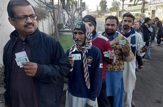 پاکستان: انتخابات کے دوران سیکوریٹی مقاصد کیلئے موبائل فون خدمات عارضی طور پر معطل