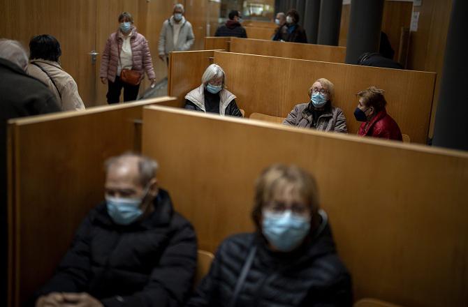 اسپین: نظام تنفس میں دشواری کے بڑھتے واقعات کے بعد اسپتالوں میں ماسک لازمی