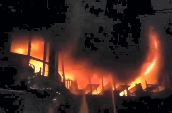 بنگلہ دیش: ڈھاکہ میں ۷؍ منزلہ تجارتی عمارت میں آتشزدگی ، ۴۵؍ افراد ہلاک