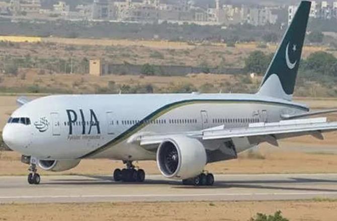 پاکستان ایئر لائنز کے عملے کا ایک رکن کنیڈا میں فلائٹ لینڈ ہونے کے بعد فرار