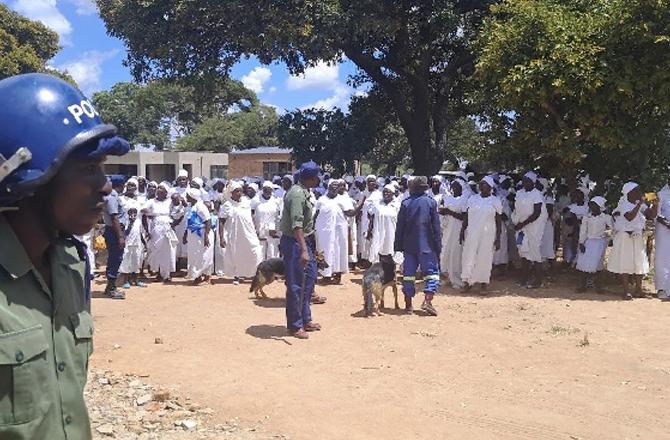 زمبابوے: پولیس نے ۲۵۱؍ بچوں کو بازیاب کیا، کچھ قبریں بھی برآمد، کئی گرفتاریاں