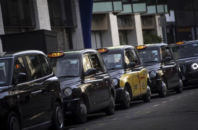 لندن: ۱۱؍ ہزار سیاہ ٹیکسی ڈرائیوروں کی اوبر کے خلاف قانونی چارہ جوئی 