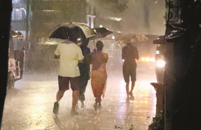 ممبئی، تھانے، بھیونڈی، بدلاپور، کلیان اور ڈومبیولی میں بے موسم بارش
