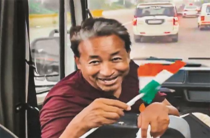 لداخ سے پیدل دہلی پہنچنے والے سماجی کارکن سونم  وانگ چک گرفتار