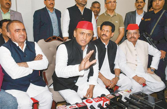 اکھلیش یادو کا سوال’’عید کے موقع پر اتنی بیریکیڈنگ کیوں؟‘‘