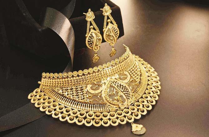 سونے کی قیمت قیامت ڈھارہی ہے، ۹۸؍ ہزار فی تولہ ہوگئی 