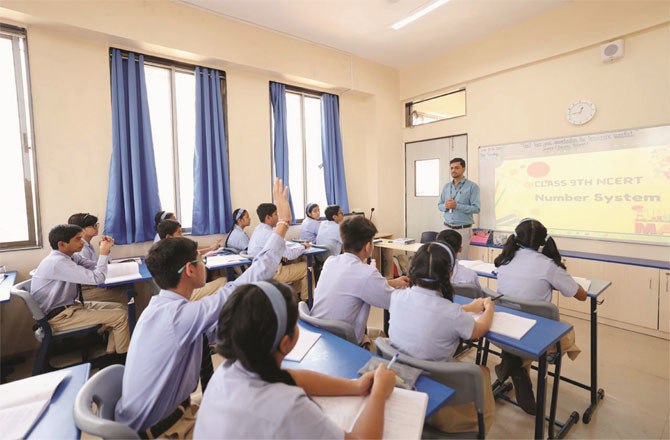 کیا حکمرانوں کی لکھی ہوئی تاریخیں ہی پڑھائی جائینگی؟