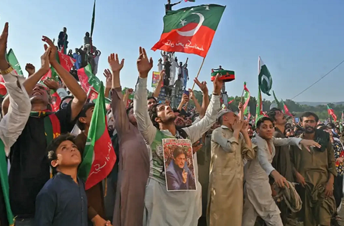 پاکستان: عمران خان کا جیل میں دوسرا سال، مظاہرے سے قبل پی ٹی آئی کے۱۲۰؍ کارکن گرفتار