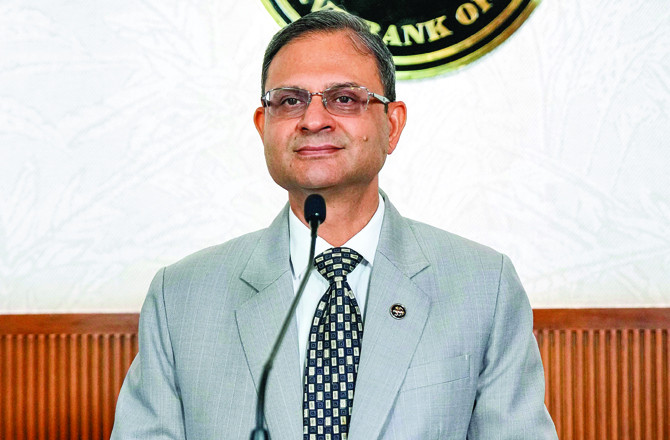 بینکوں کو کم سے کم بیلنس کا فیصلہ کرنے کی آزادی ہے :آر بی آئی گورنر