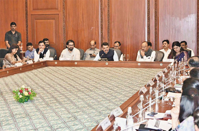 کیا ہم تھانے کی صنعتوں کو گجرات لے جائیں ؟
