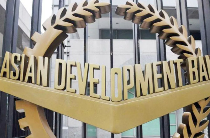 ورلڈ بینک، آئی ایم ایف، اور ایشیائی ترقیاتی بینک: قرض کا سب سے زیادہ خطرہ کہاں ہے؟