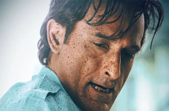 عمر کے ساتھ نکھر   رہے ہیں  اکشے کھنہ ، رنویر سنگھ کو پیچھے چھوڑ دیا