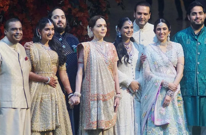 امبانی خاندان کا شمار دنیا کے۱۰؍ امیر ترین خاندانوں میں ہوتا ہے