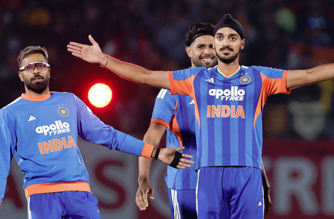 ہاردک پانڈیا ٹی ۲۰؍  میں ۱۰۰؍ وکٹیں حاصل کرنے والے تیسرے ہندوستانی بن گئے